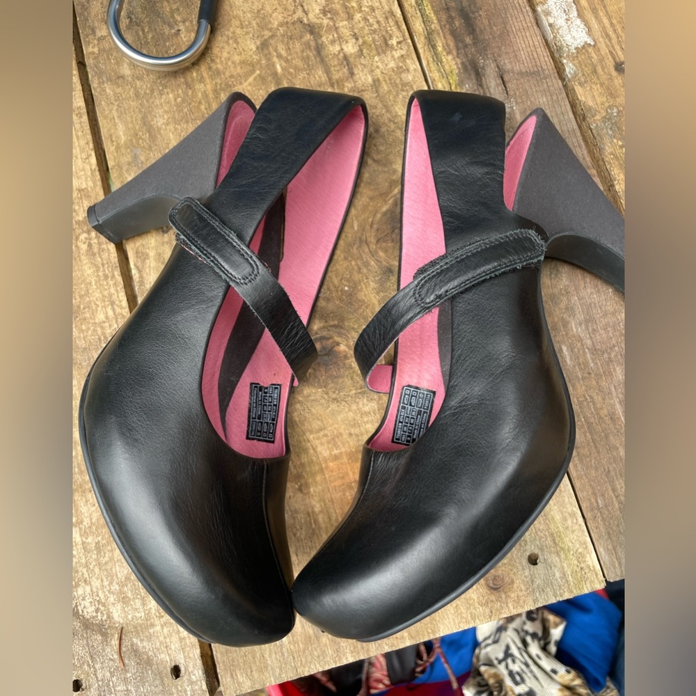 TSUBO  Leather Women's Shoes sz 9